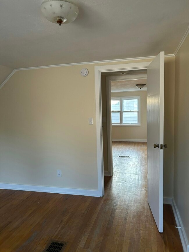 Building Photo - 213 Garden City Dr