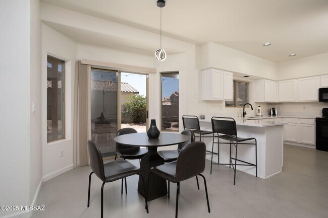 Building Photo - 6851 W Kern Dr