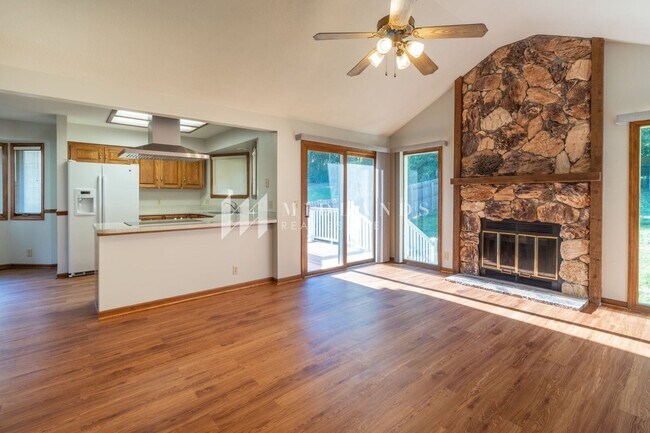 Building Photo - Updated Two Springs Split Entry