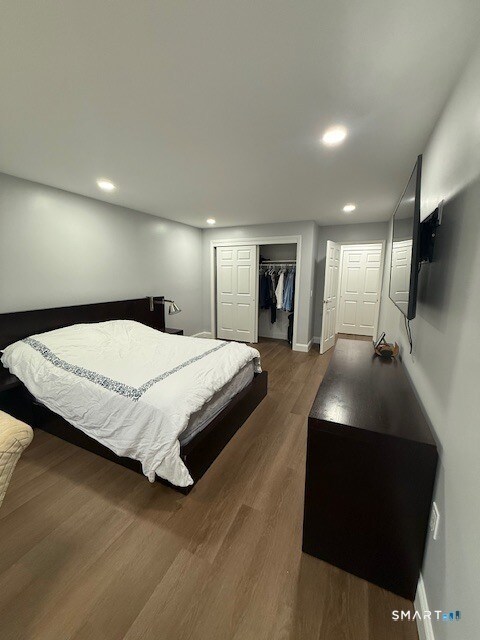 Building Photo - 887 Farmington Ave