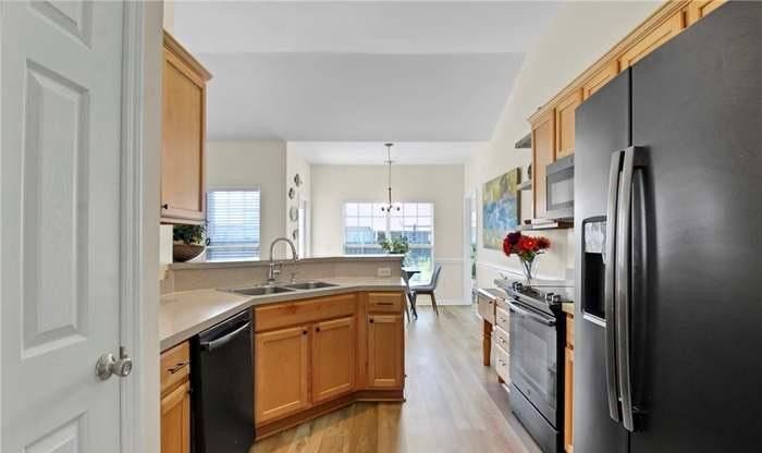 Building Photo - 121 Willow Point Cir