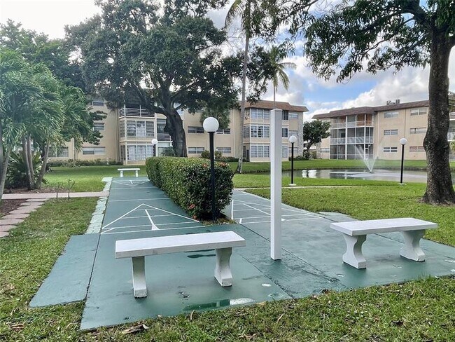 Building Photo - 5071 W Oakland Park Blvd