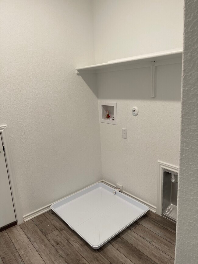 Building Photo - 1616 Holly Lk Dr