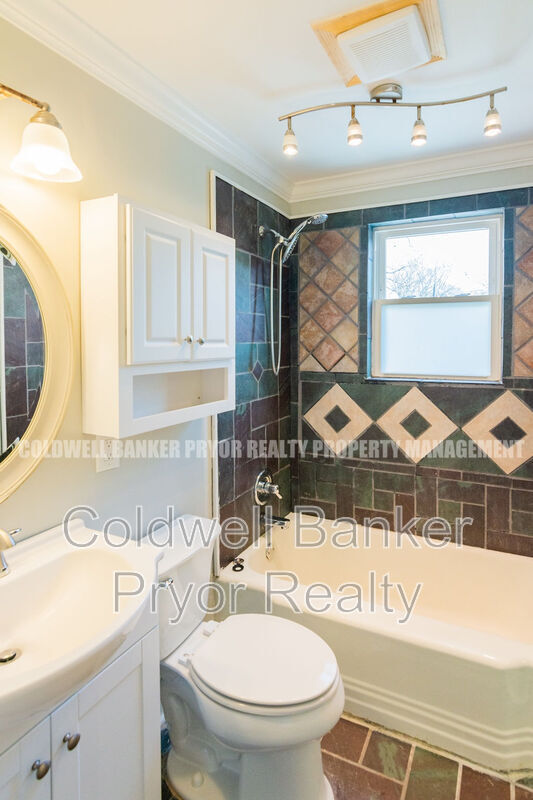 Building Photo - 128 S St Marks Ave