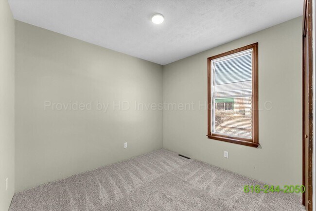 Building Photo - 110 W Elm St