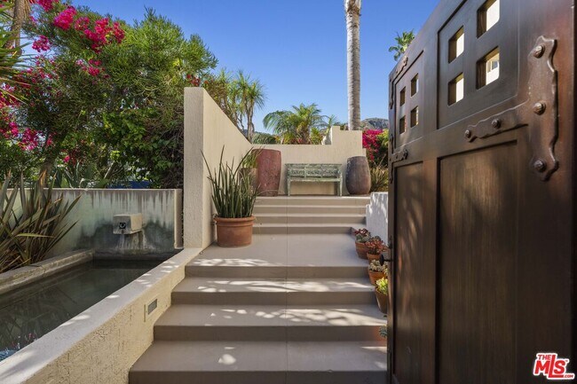Building Photo - 31851 Seafield Dr