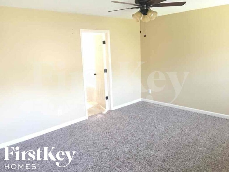 Building Photo - 6706 Einat Cove