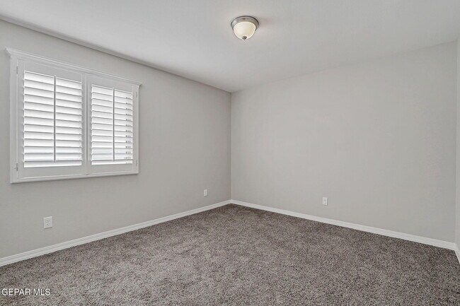 Building Photo - 261 Emerald Sun Dr