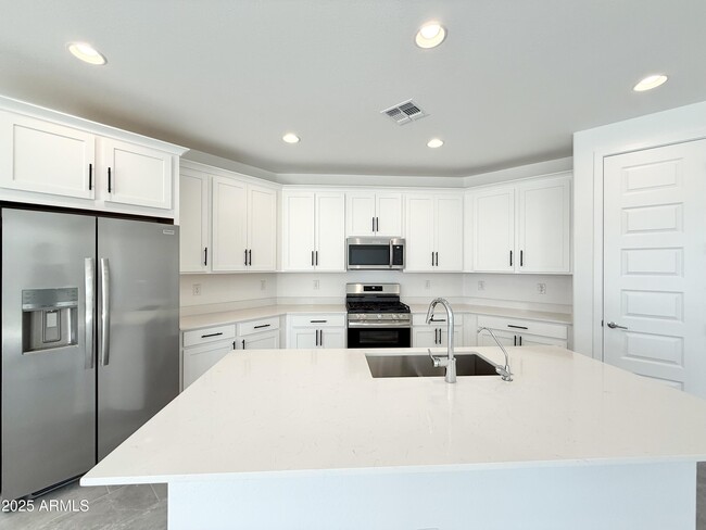 Building Photo - 9543 W Avalon Dr