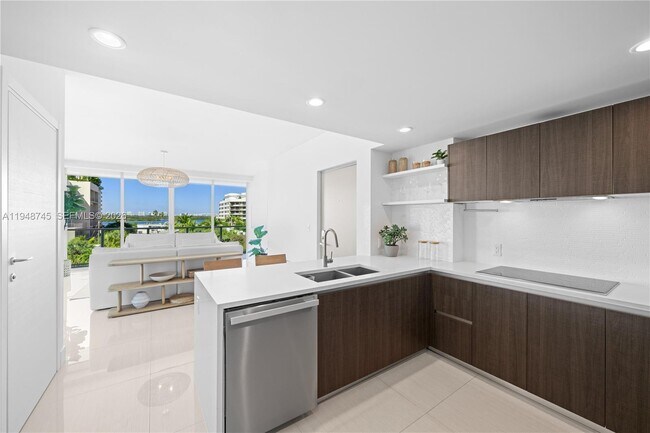 Building Photo - 1150 102nd St