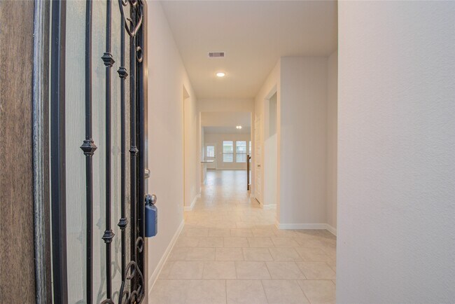 Building Photo - 18819 Fulvetta Haven Way