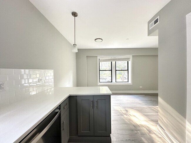 Building Photo - 1138 Oak Ave