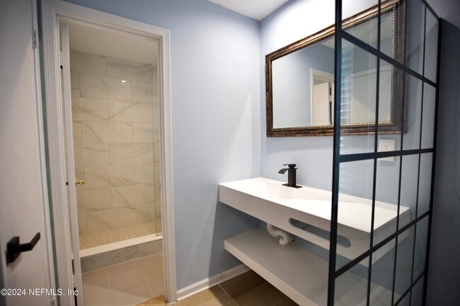 Building Photo - 3542 Sheldrake Dr