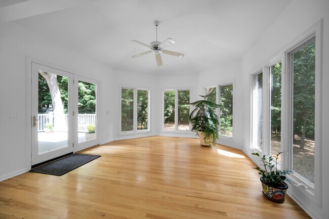 Building Photo - 36W244 Fieldcrest Dr
