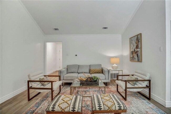 Building Photo - 2416 Village Walk