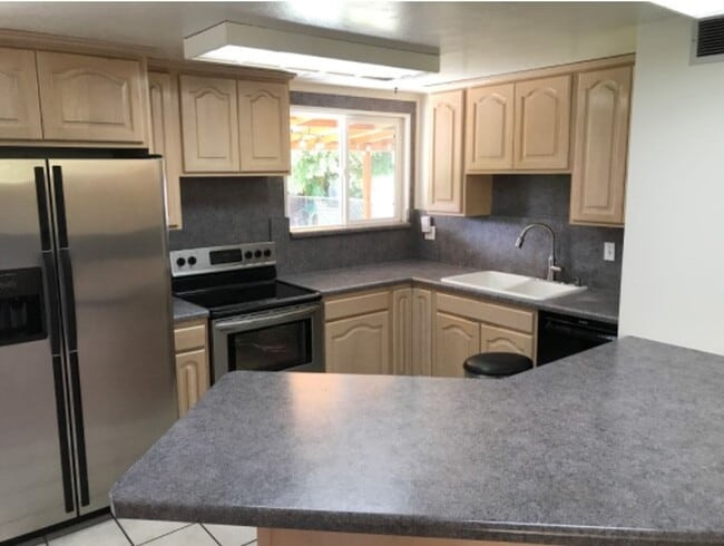 Building Photo - Wonderful 4 Bedroom House in Bountiful