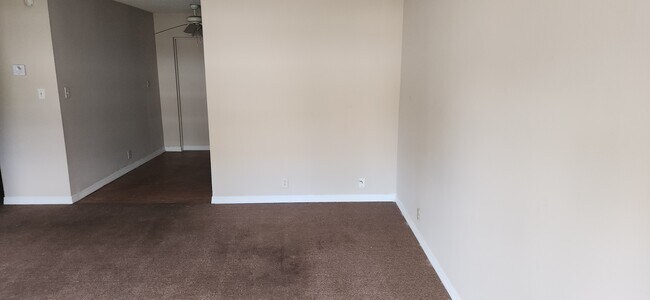 Building Photo - 233 Mimosa Dr