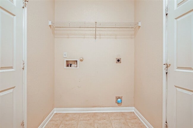 Building Photo - $500 off the first FULL month's rent