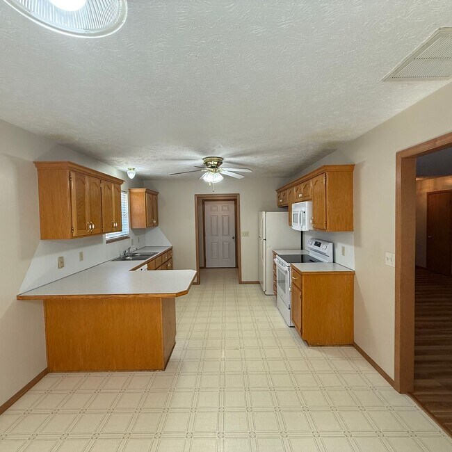 Building Photo - Beautiful 3 bedroom 2 Bathroom home in Wil...