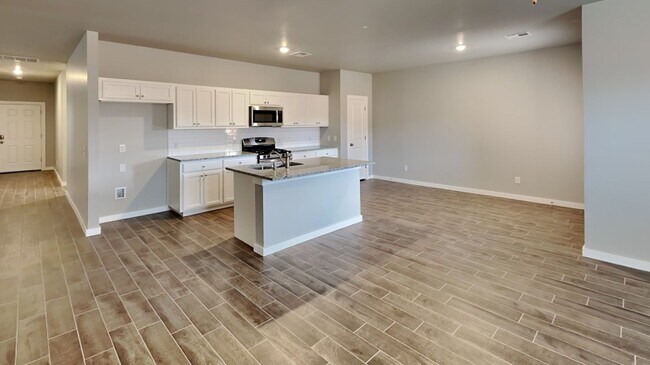 Building Photo - 4 Bedroom 2 Bathroom 2 Car Garage Home in Oakdale School District