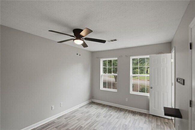 Building Photo - 218 Mill Creek Pl