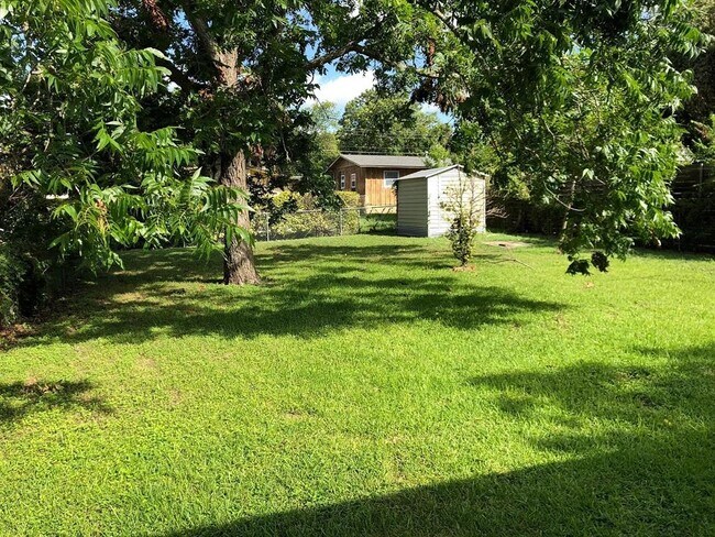 Building Photo - 1804 Adina St