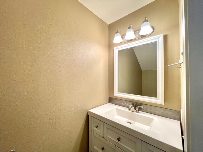 Building Photo - Great Condo For Rent