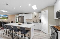 Building Photo - 720 Orchid St