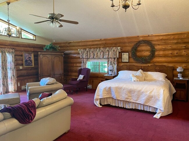 Building Photo - ONE ROOM | 1 BATH | LOG COUNTRY COTTAGE IN THE HILLS