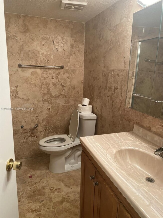 Building Photo - 706 Gardens Dr