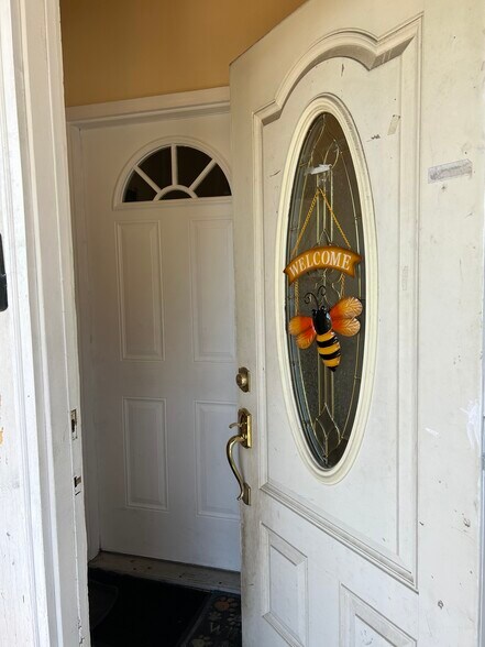 Building Photo - 134 Dongan St