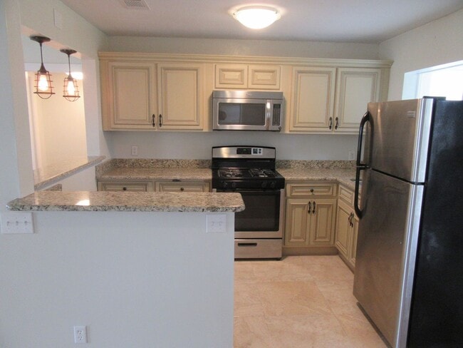 Building Photo - 409 S Palo Alto Ave