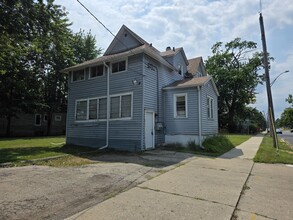 Building Photo - 1801 Victoria Ave