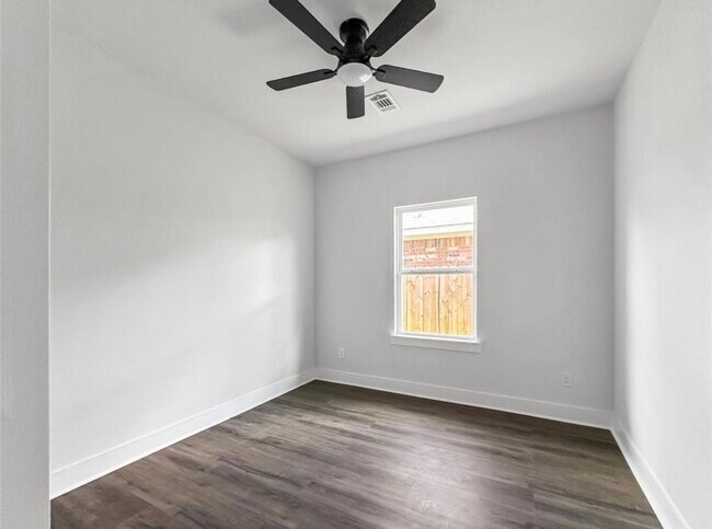 Building Photo - 6010 Bobby Burns St