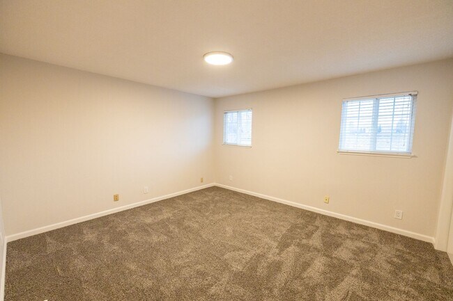Building Photo - Large updated home in San Mateo Village!