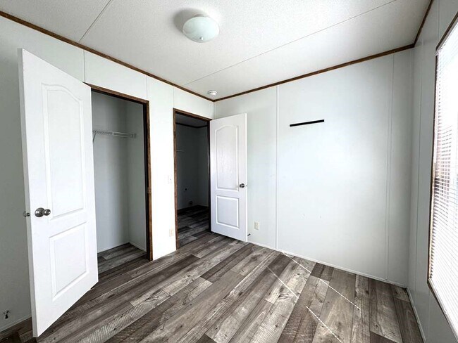 Building Photo - 16206 Wood Dr