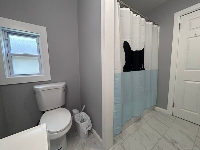 Building Photo - 32 Starr St