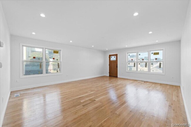 Building Photo - 89 Thurton Pl