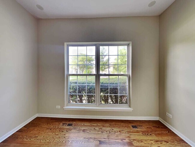 Building Photo - 7401 Brentwood Ln