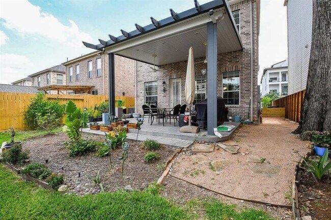 Building Photo - 7608 Janak Dr