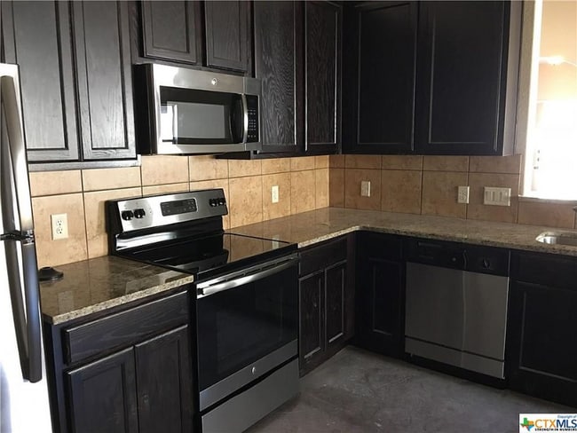 Building Photo - 720 Saengerhalle Rd