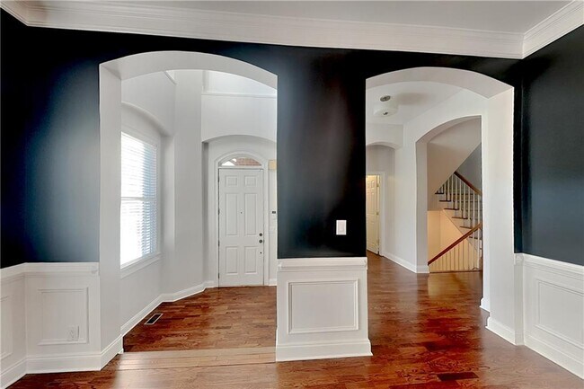 Building Photo - 3008 Montclair Cir SE