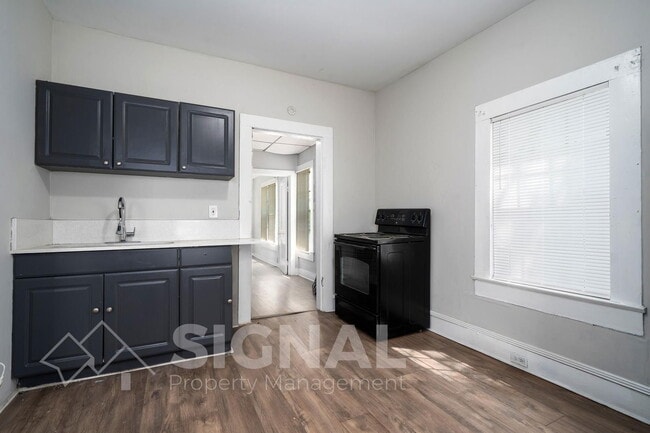 Building Photo - 625 5th Way