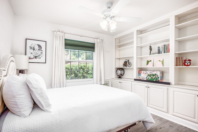 Building Photo - 4726 NW 27 Pl