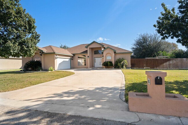 Building Photo - 206 Saddle Blanket
