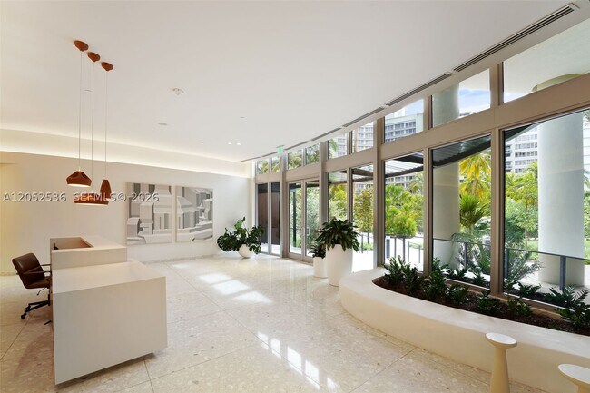 Building Photo - 1500 Bay Dr E