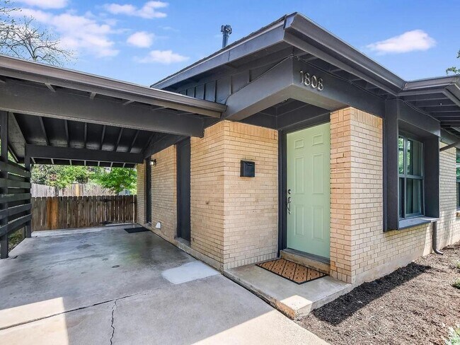 Building Photo - 1808 Forest Hill Dr