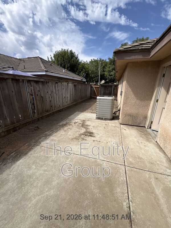 Building Photo - 2322 N Vickie Ct