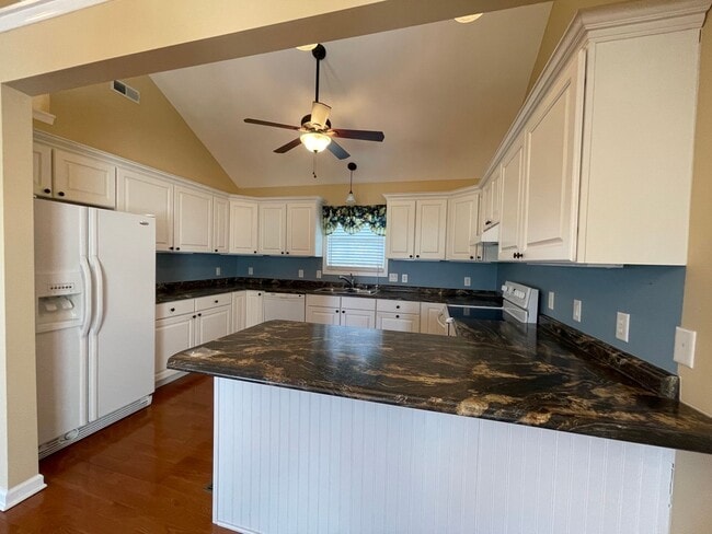 Building Photo - Duplex in Turner Ashby School District