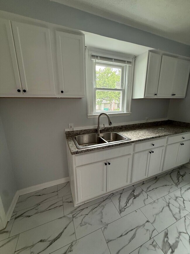 Building Photo - MAPLE HEIGHTS 4 BED SINGLE